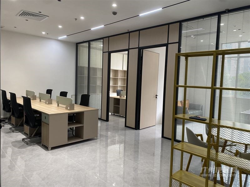 地铁口精装，125方，2+1格局，花都办公室出租