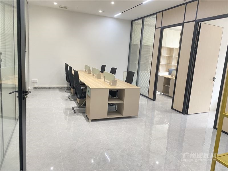 地铁口精装，125方，2+1格局，花都办公室出租