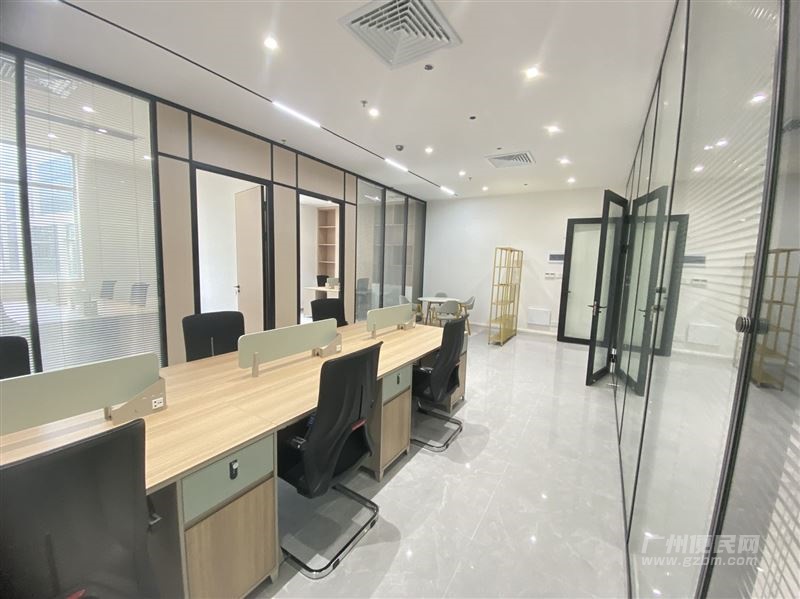 地铁口精装，125方，2+1格局，花都办公室出租