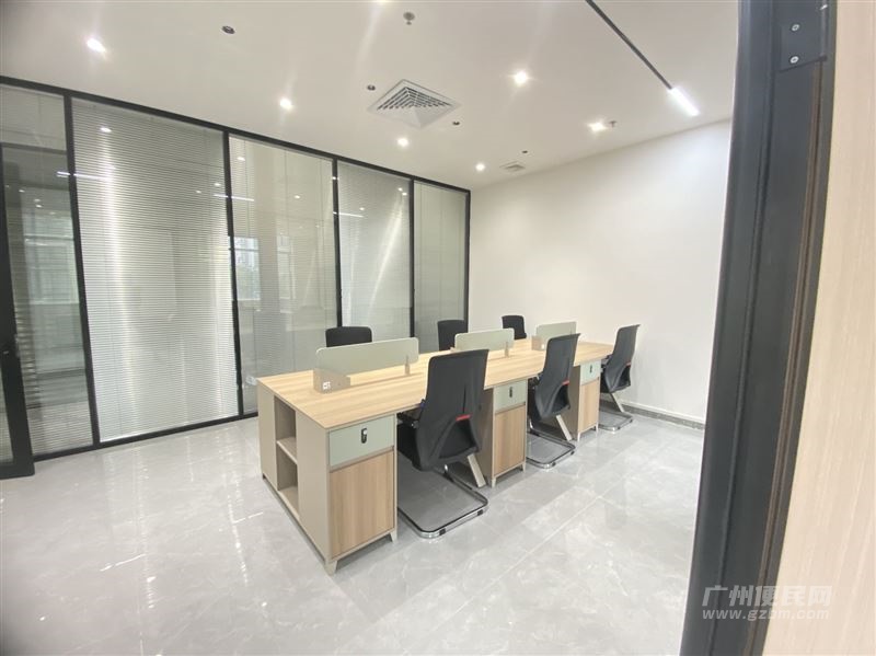 地铁口精装，125方，2+1格局，花都办公室出租